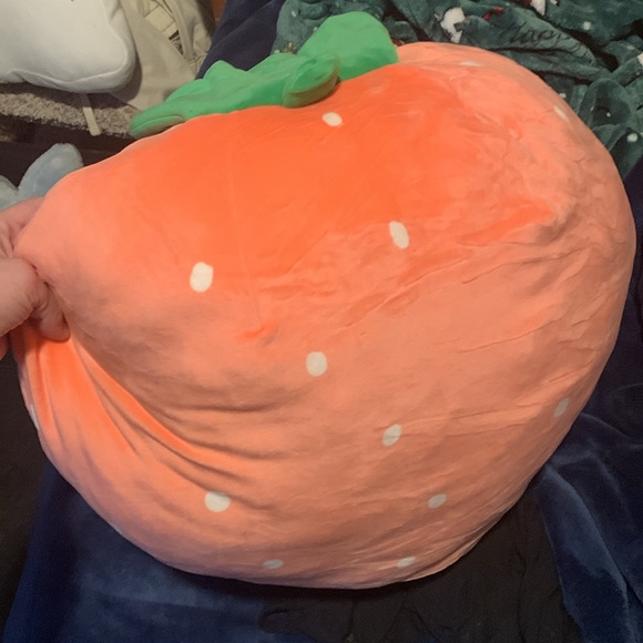 Giant strawberry expanding 20 inch plush like new - Picture 4 of 8